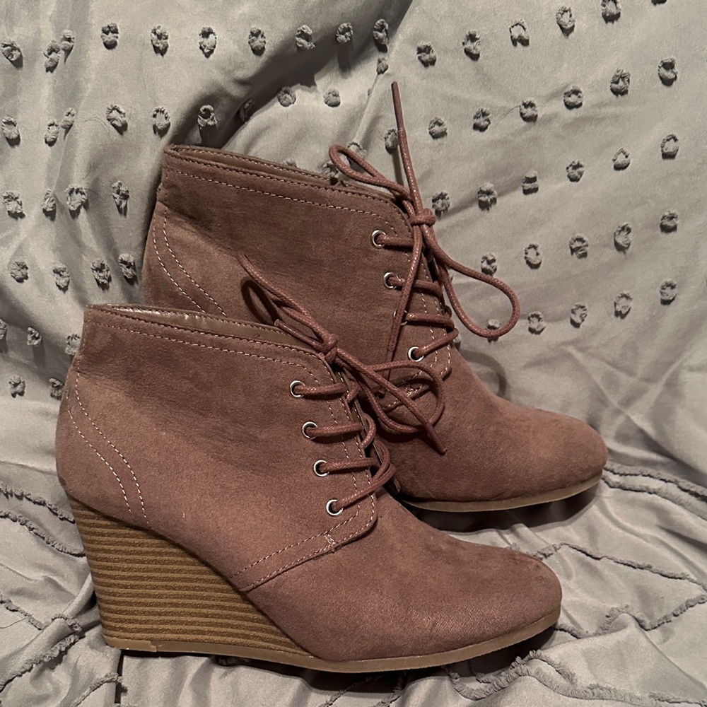 Arizona Jean Company Brown Lace-Up Wedge Boots
